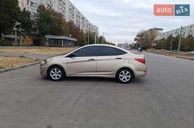Hyundai Accent 2013