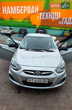 Hyundai Accent  2012