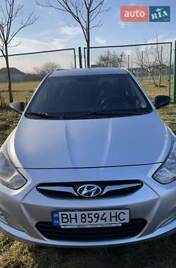 Hyundai Accent  2011