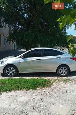 Hyundai Accent  2011