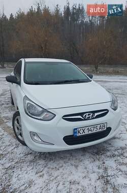 Hyundai Accent  2013