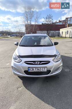 Hyundai Accent 2011