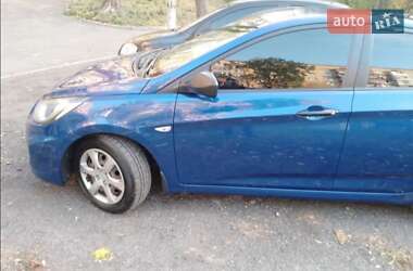 Hyundai Accent  2013