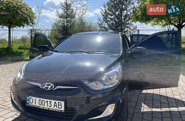 Hyundai Accent  2011
