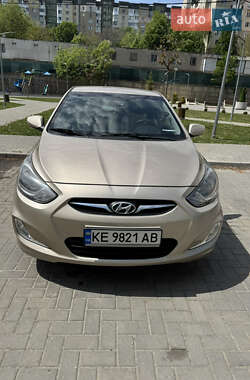 Hyundai Accent 2011