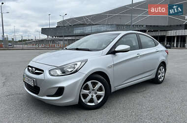 Hyundai Accent  2013