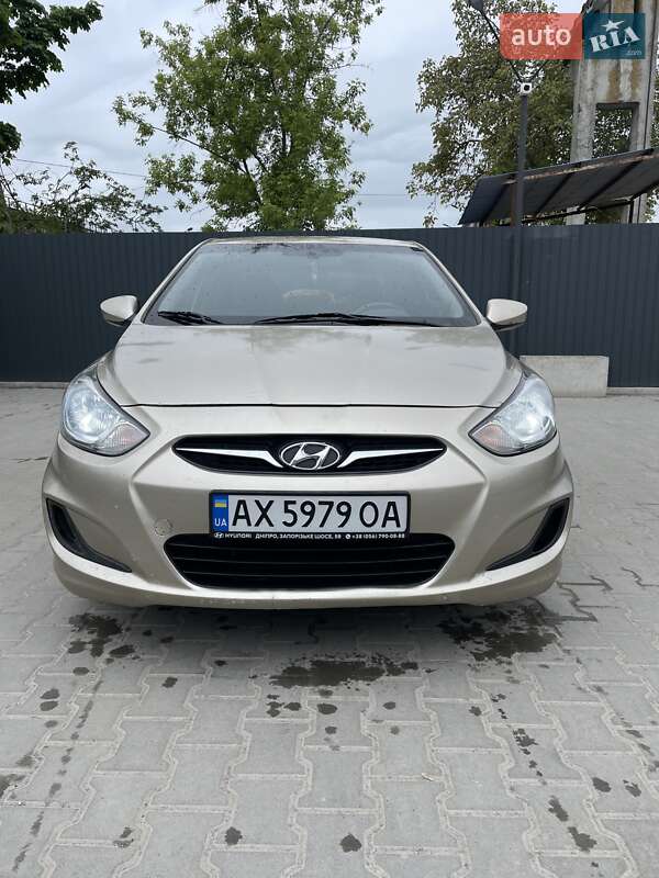 Седан Hyundai Accent