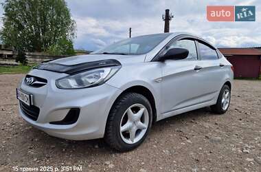 Hyundai Accent  2011
