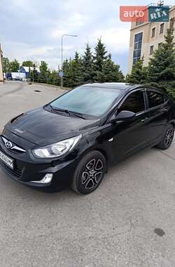 Hyundai Accent  2011