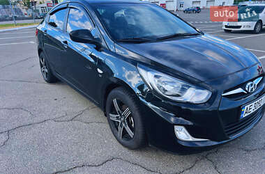 Hyundai Accent  2011