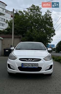 Hyundai Accent  2011