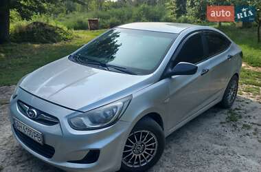 Hyundai Accent  2011