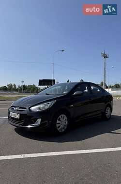 Hyundai Accent  2011