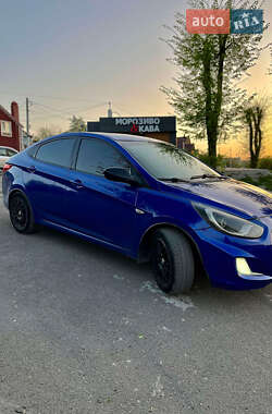 Hyundai Accent  2011