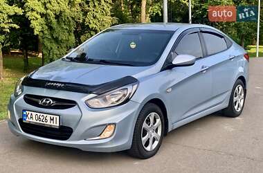 Hyundai Accent  2011