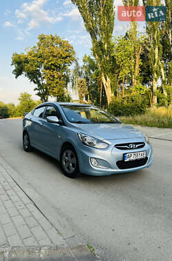 Hyundai Accent  2012
