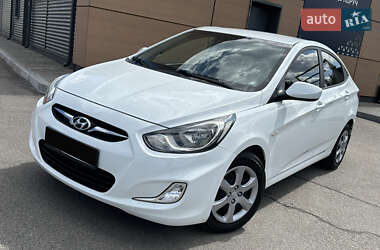 Hyundai Accent  2013