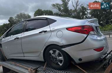 Hyundai Accent  2011