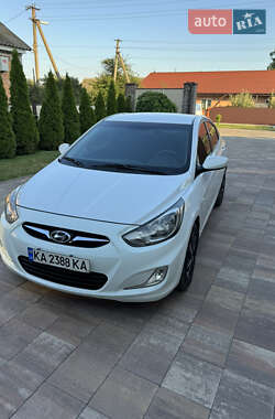 Hyundai Accent  2012