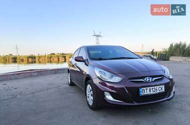 Hyundai Accent  2011