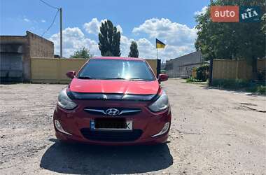 Hyundai Accent  2012