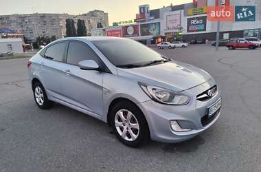 Hyundai Accent  2011