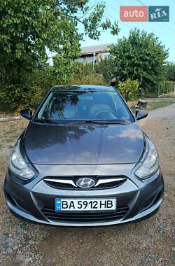 Hyundai Accent  2011