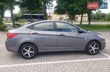 Hyundai Accent  2012