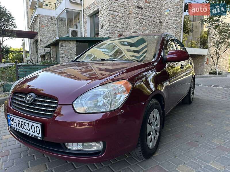 Хэтчбек Hyundai Accent