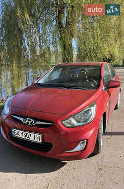 Hyundai Accent  2012