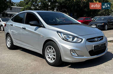 Hyundai Accent 2011