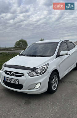 Hyundai Accent  2011