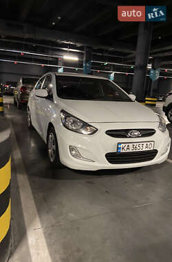 Hyundai Accent  2012