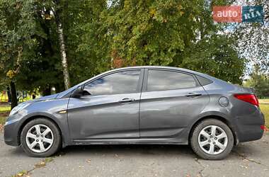 Hyundai Accent  2011