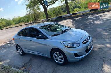 Hyundai Accent  2012
