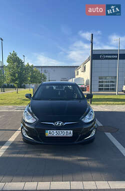 Hyundai Accent  2011