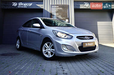 Hyundai Accent  2011
