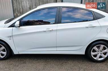 Hyundai Accent  2011