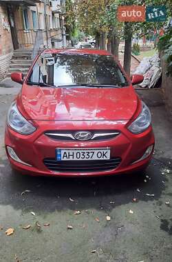 Hyundai Accent  2011