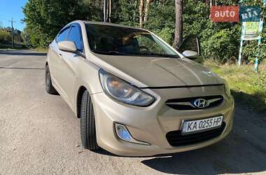 Hyundai Accent  2012