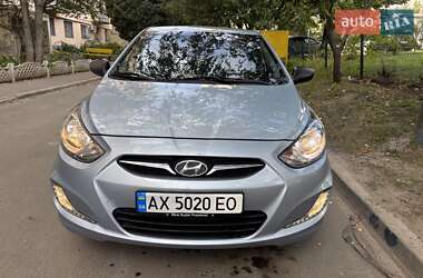 Hyundai Accent  2011