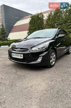 Hyundai Accent  2012