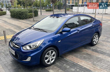 Hyundai Accent  2011