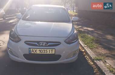 Hyundai Accent  2012