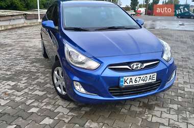 Hyundai Accent  2012