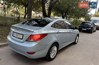 Hyundai Accent  2011
