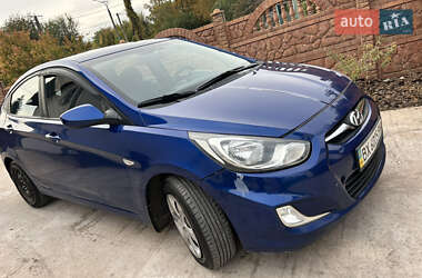 Hyundai Accent  2011
