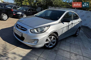 Hyundai Accent  2011