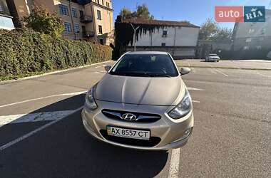 Hyundai Accent  2012