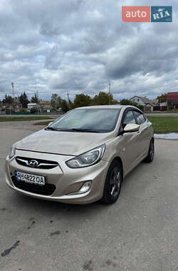 Hyundai Accent 2012